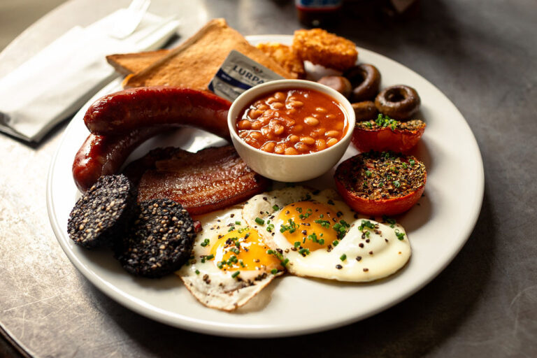 Full English Breakfast with black pudding, beans and fried eggs at Café Bankeråt