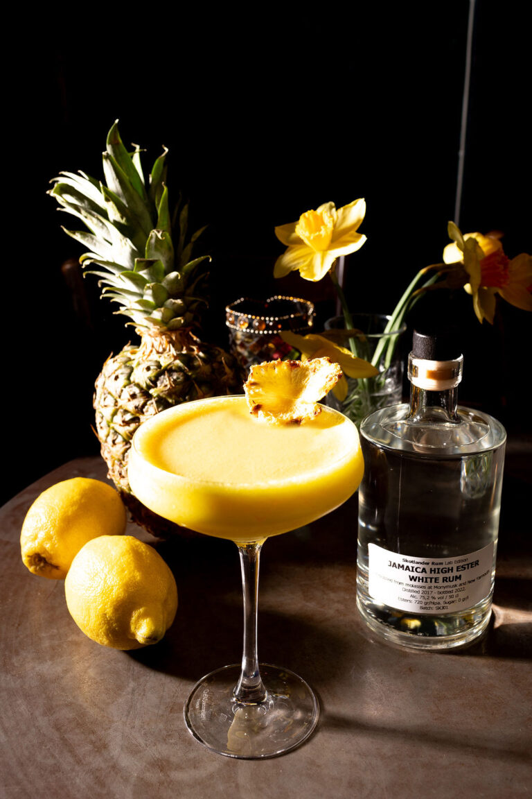 Yellow cocktail with pineapple, lemons and daffodils at Bankeråt